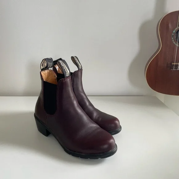 Blundstone Chelsea Boots in Deep Wine - Picture 1 of 7
